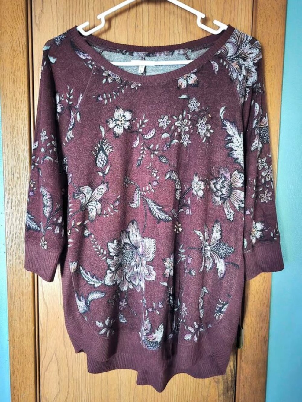 Size L Maurices Burgundy Floral 3/4 Sleeve Shirt Top